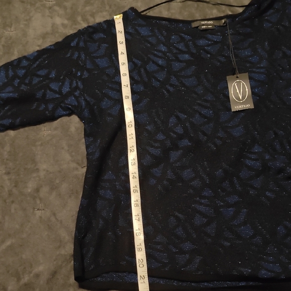 NWT Vertigo Pattern Top - Picture 4 of 6
